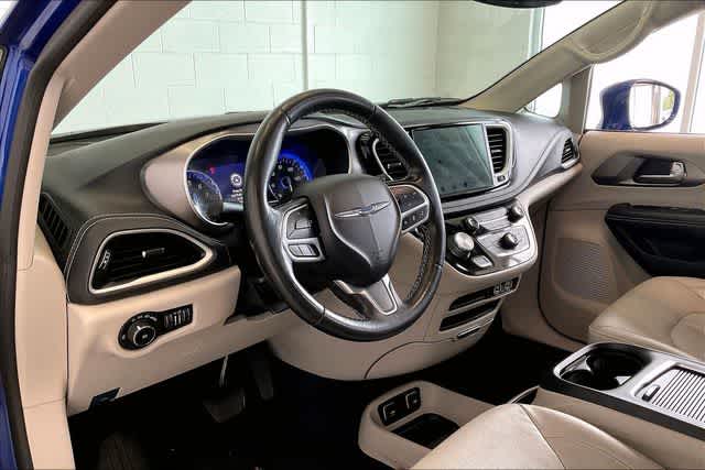 Thumbnail: 2021 Chrysler Pacifica - 3