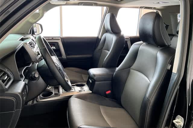 Thumbnail: 2015 Toyota 4Runner - 11