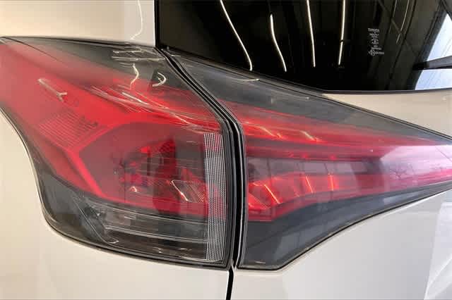 Thumbnail: 2017 Toyota RAV4 - 33