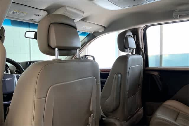 2015 Chrysler Town & Country Touring 12