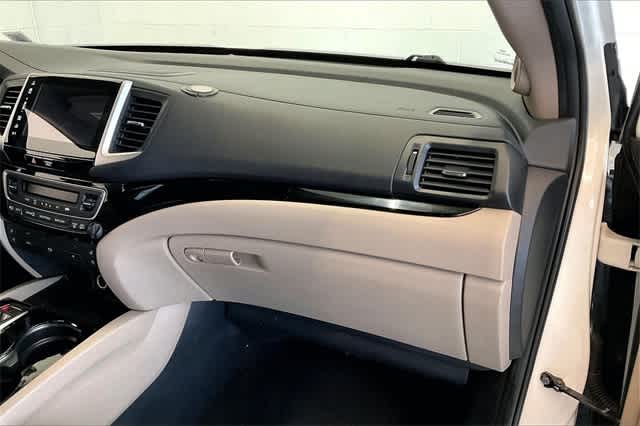 Thumbnail: 2017 Honda Pilot - 25