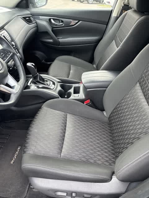 2020 Nissan Rogue SV 9