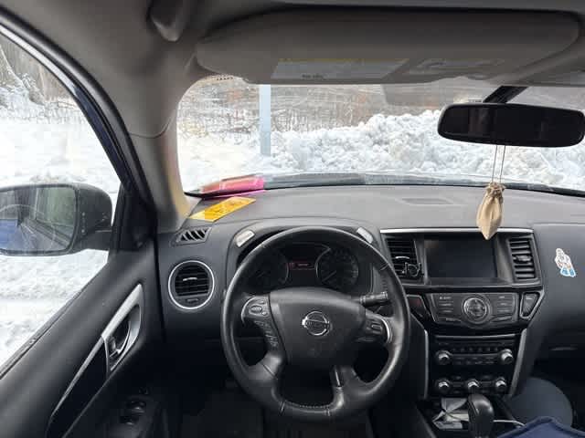 Thumbnail: 2020 Nissan Pathfinder - 9