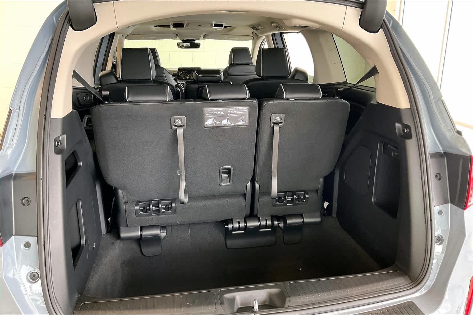 2025 Honda Odyssey Touring 19
