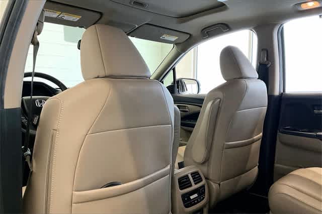 Thumbnail: 2017 Honda Pilot - 13