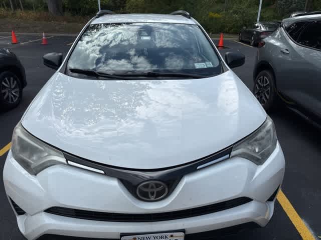 2017 Toyota RAV4 LE photo 2