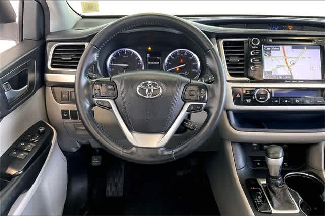 Thumbnail: 2018 Toyota Highlander - 16
