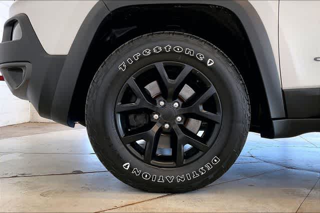 Thumbnail: 2016 Jeep Cherokee - 9