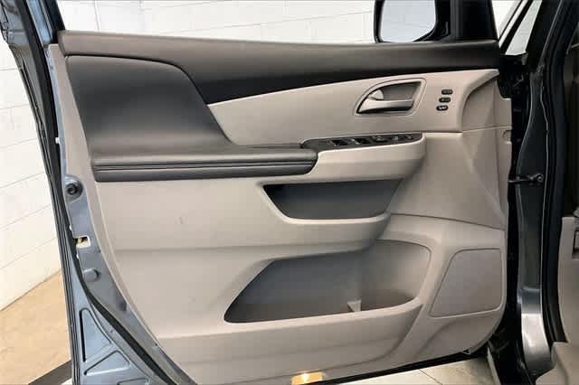 Thumbnail: 2012 Honda Odyssey - 29