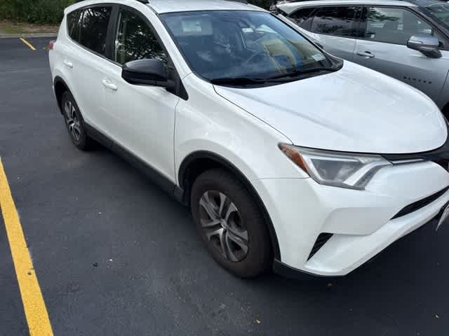 2017 Toyota RAV4 LE photo 3