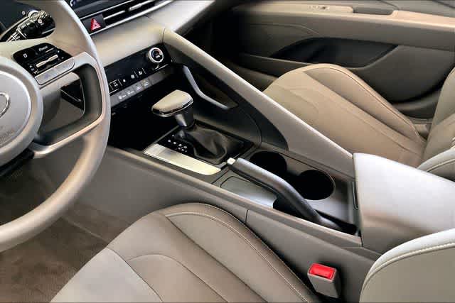 Thumbnail: 2021 Hyundai Elantra - 17