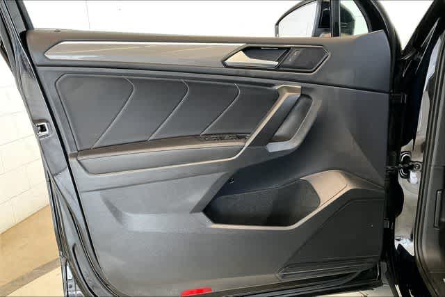 Thumbnail: 2023 Volkswagen Tiguan - 30