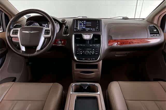 2015 Chrysler Town & Country Touring 10