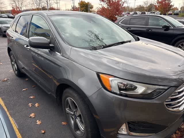 2021 Ford Edge SEL photo 3
