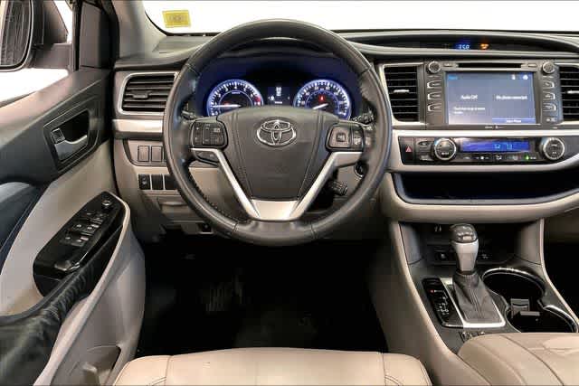 Thumbnail: 2015 Toyota Highlander - 16