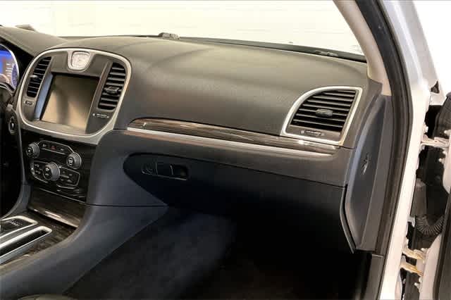 Thumbnail: 2016 Chrysler 300 - 25