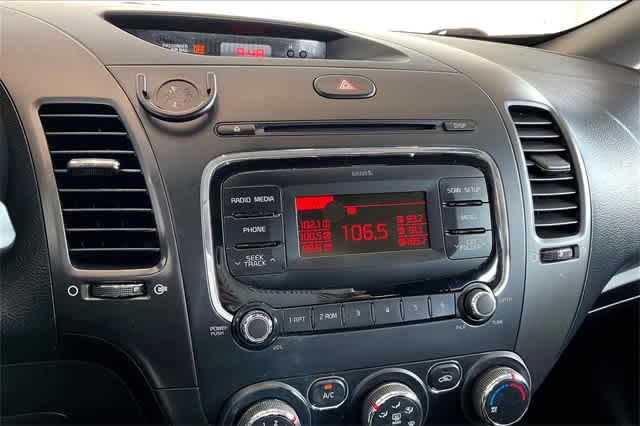 Thumbnail: 2017 Kia Forte - 29