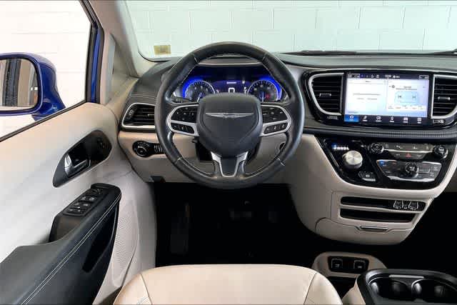 Thumbnail: 2021 Chrysler Pacifica - 16