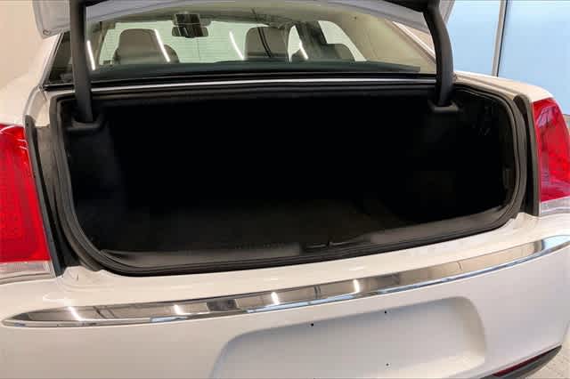 Thumbnail: 2016 Chrysler 300 - 20