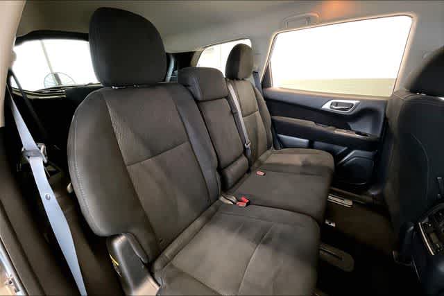 Thumbnail: 2015 Nissan Pathfinder - 26