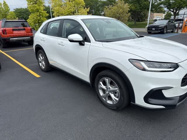 2025 Honda HR-V LX photo 2