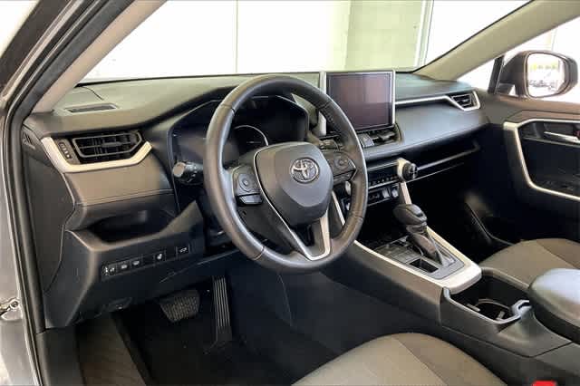2023 Toyota RAV4 XLE photo 2