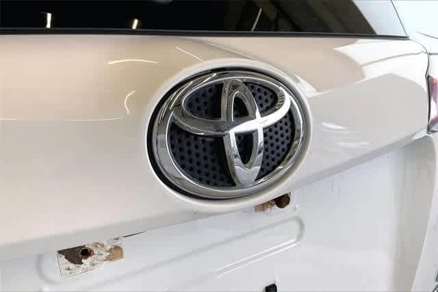 Thumbnail: 2017 Toyota RAV4 - 8