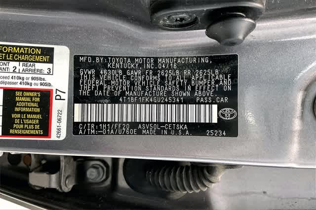 2016 Toyota Camry SE 22