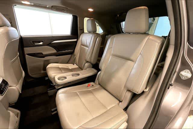 Thumbnail: 2015 Toyota Highlander - 14