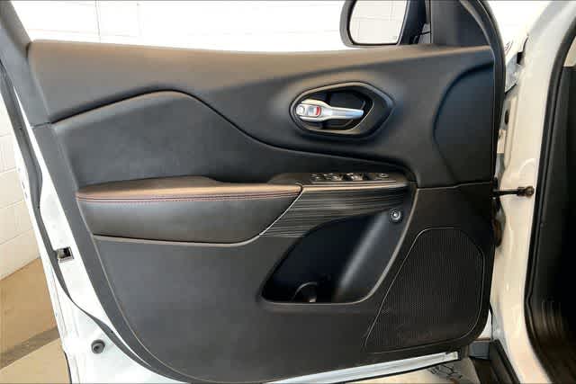 Thumbnail: 2016 Jeep Cherokee - 30