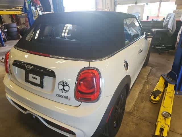 Thumbnail: 2017 MINI Cooper Convertible - 6