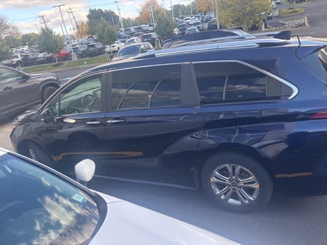 Thumbnail: 2023 Toyota Sienna - 8