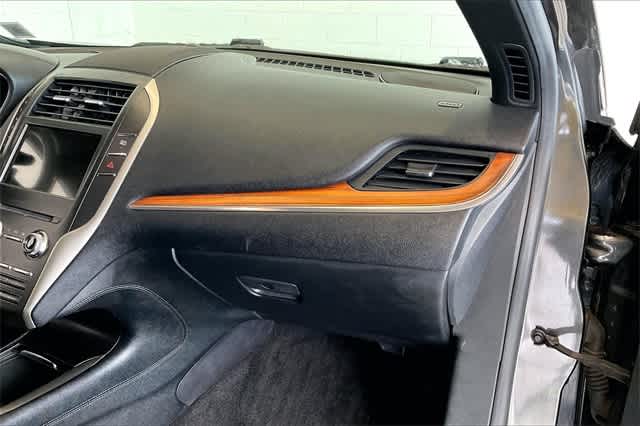 Thumbnail: 2017 Lincoln MKC - 25