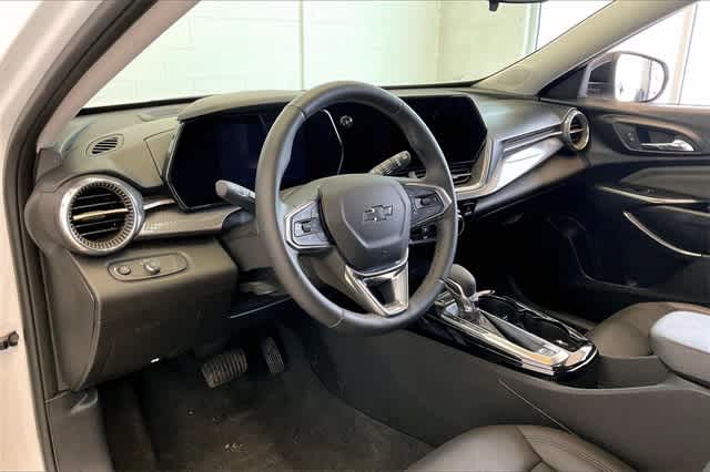 Thumbnail: 2025 Chevrolet Trax - 3