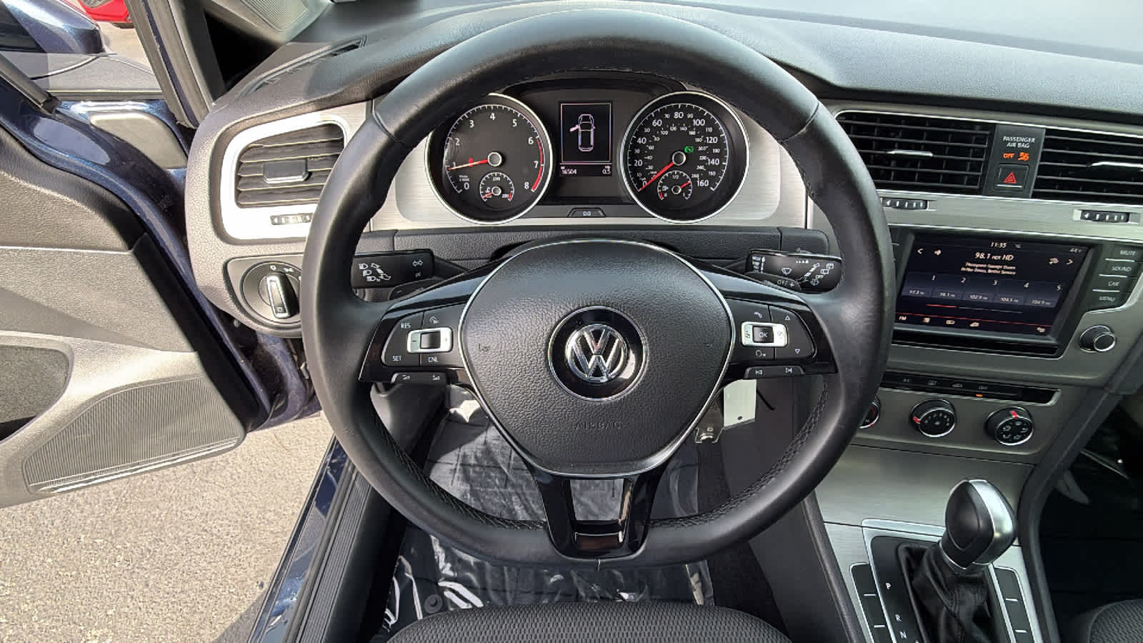 Thumbnail: 2016 Volkswagen Golf - 18
