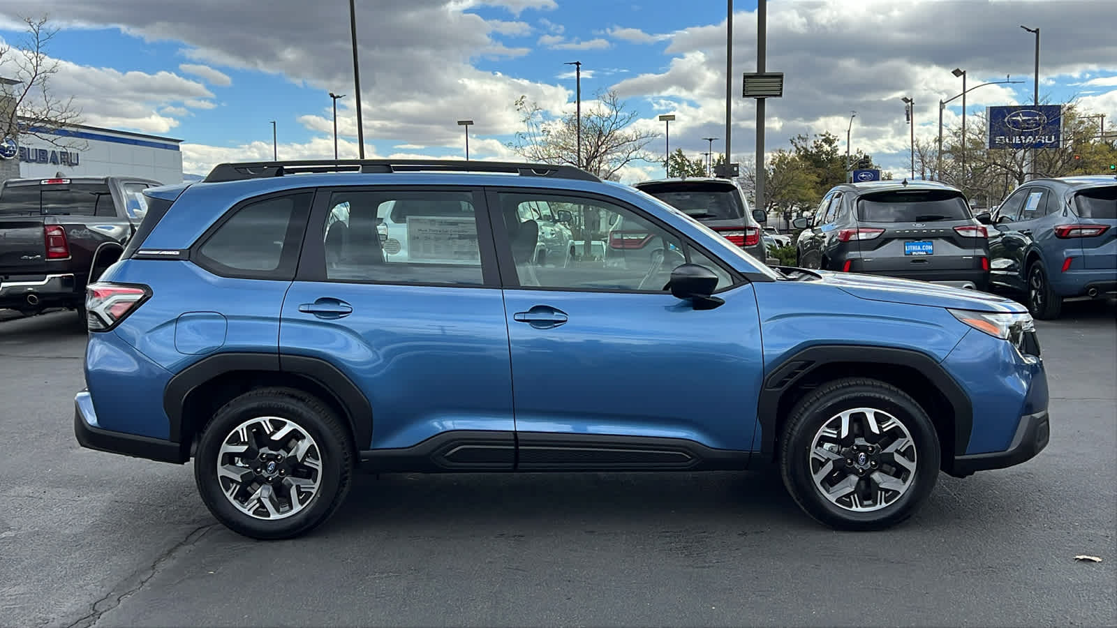2025 Subaru Forester Base photo 3