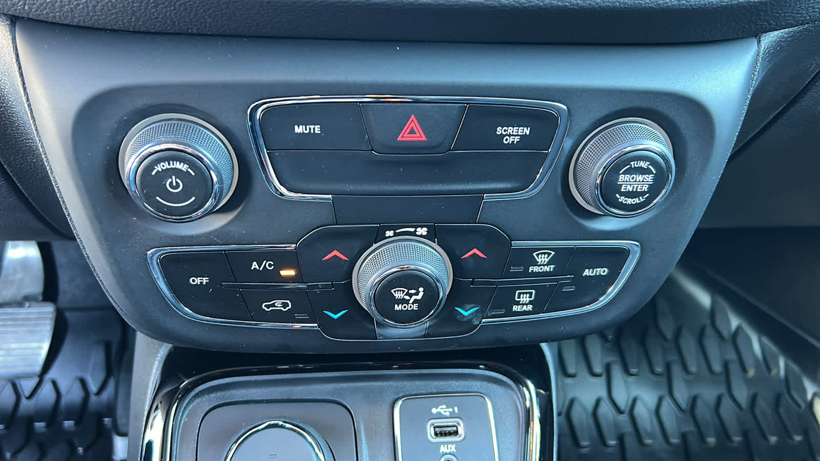 Thumbnail: 2020 Jeep Compass - 14