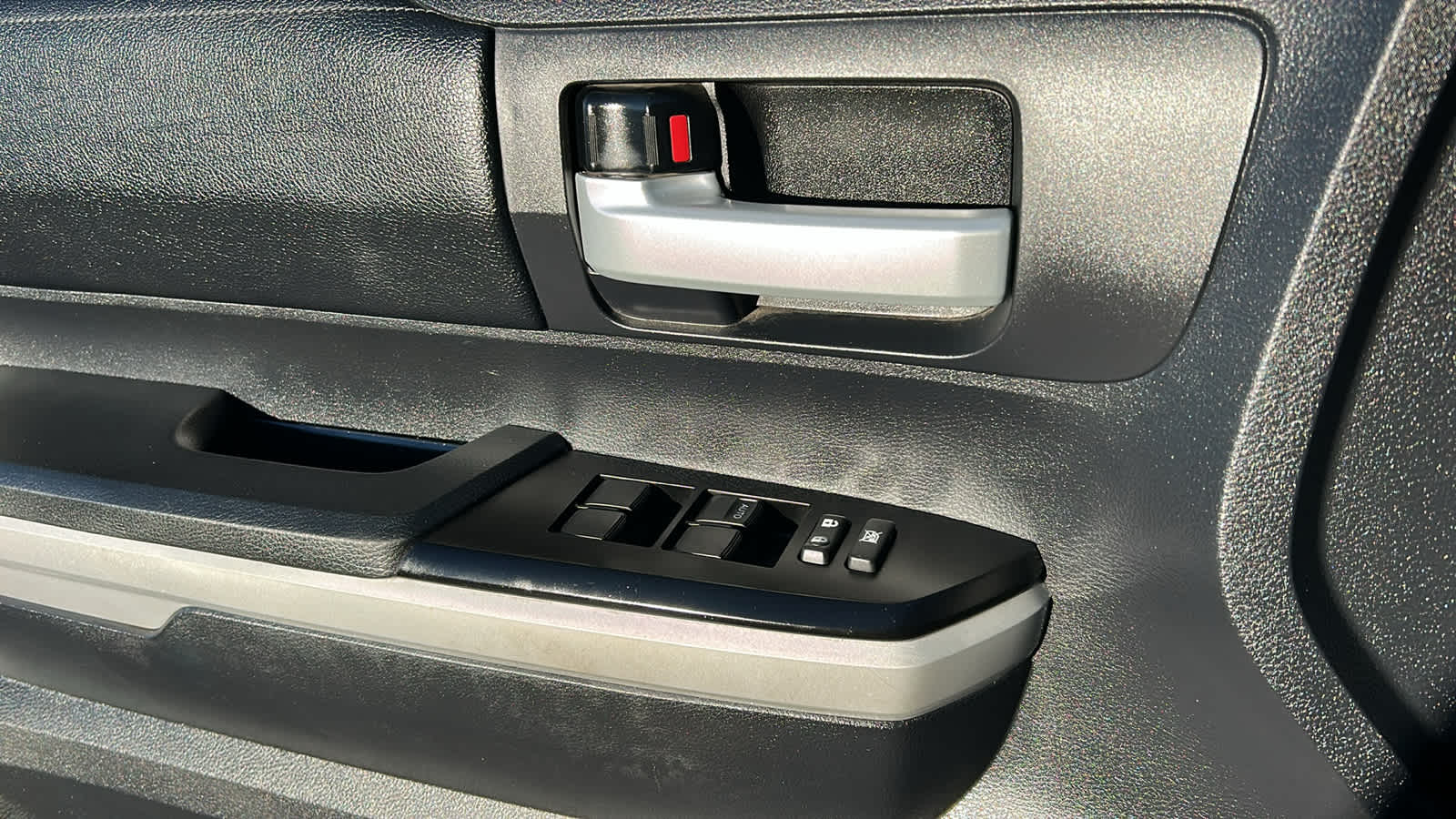 Thumbnail: 2018 Toyota Tundra - 21