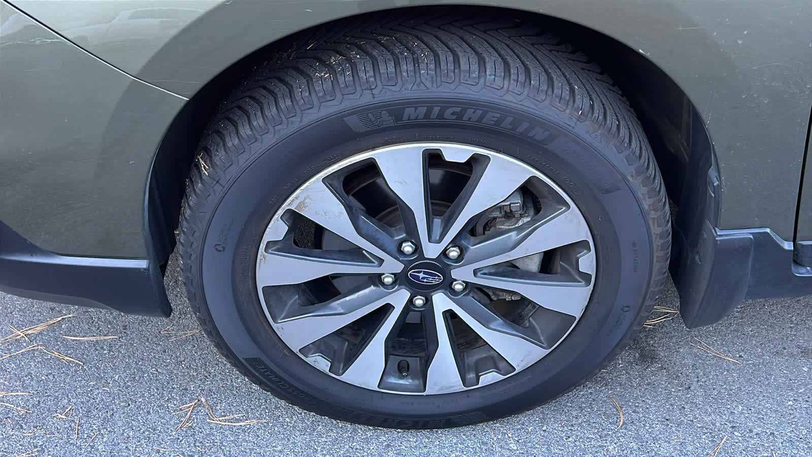 2017 Subaru Outback 3.6R Limited photo 3