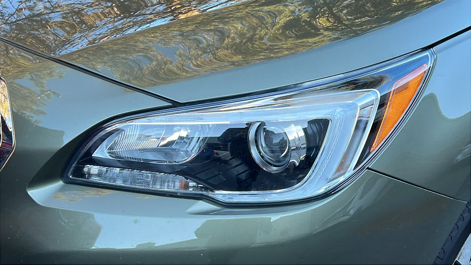 2017 Subaru Outback 3.6R Limited photo 2