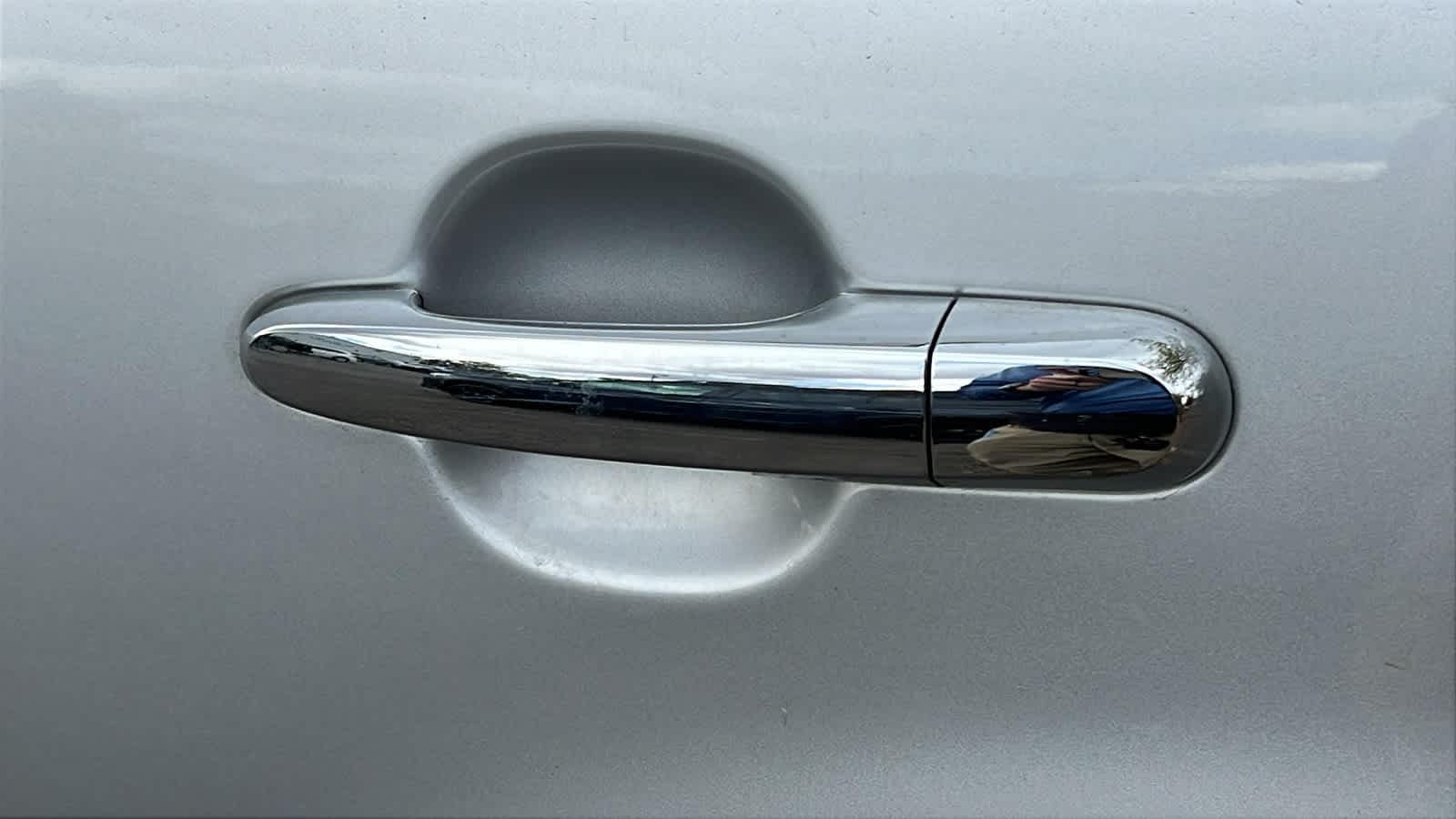 Thumbnail: 2012 Kia Sorento - 16