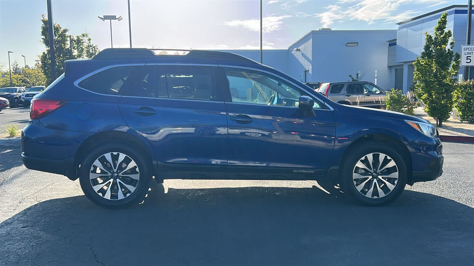 Thumbnail: 2017 Subaru Outback - 4