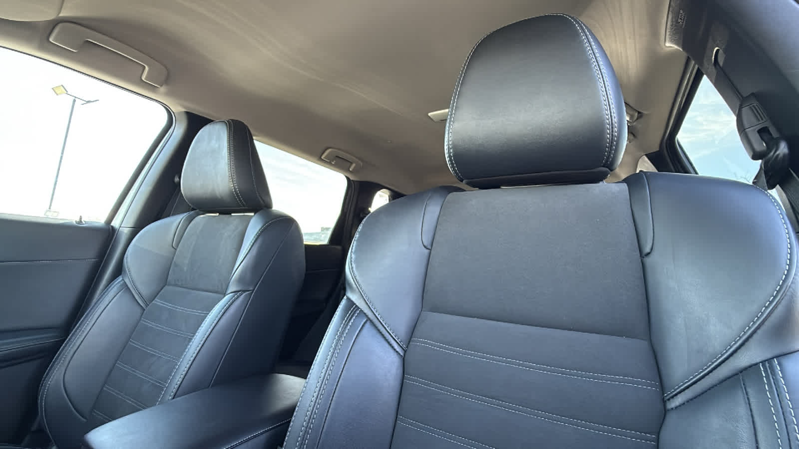 Thumbnail: 2024 Mitsubishi Outlander - 11