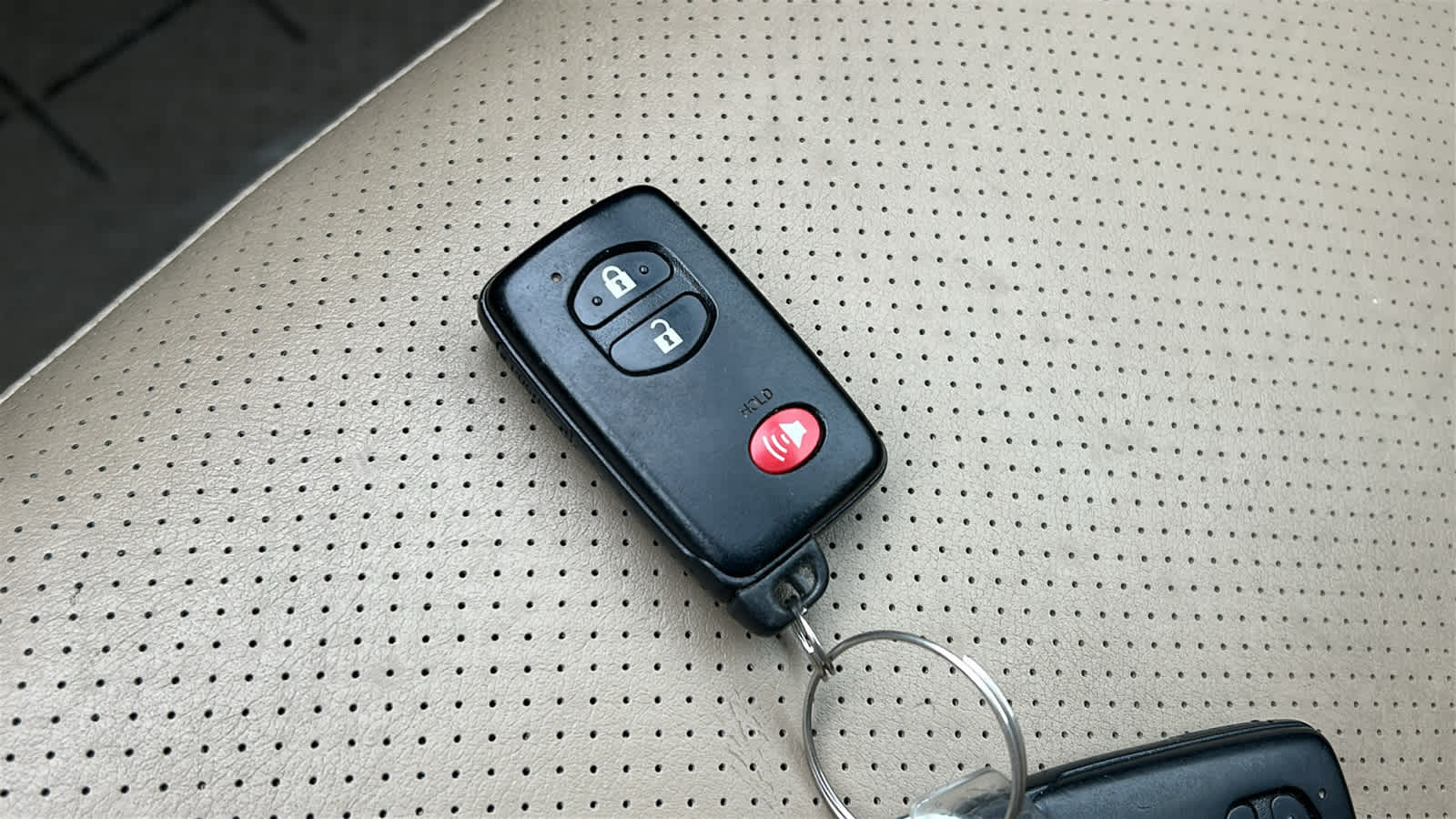 Thumbnail: 2011 Toyota RAV4 - 28
