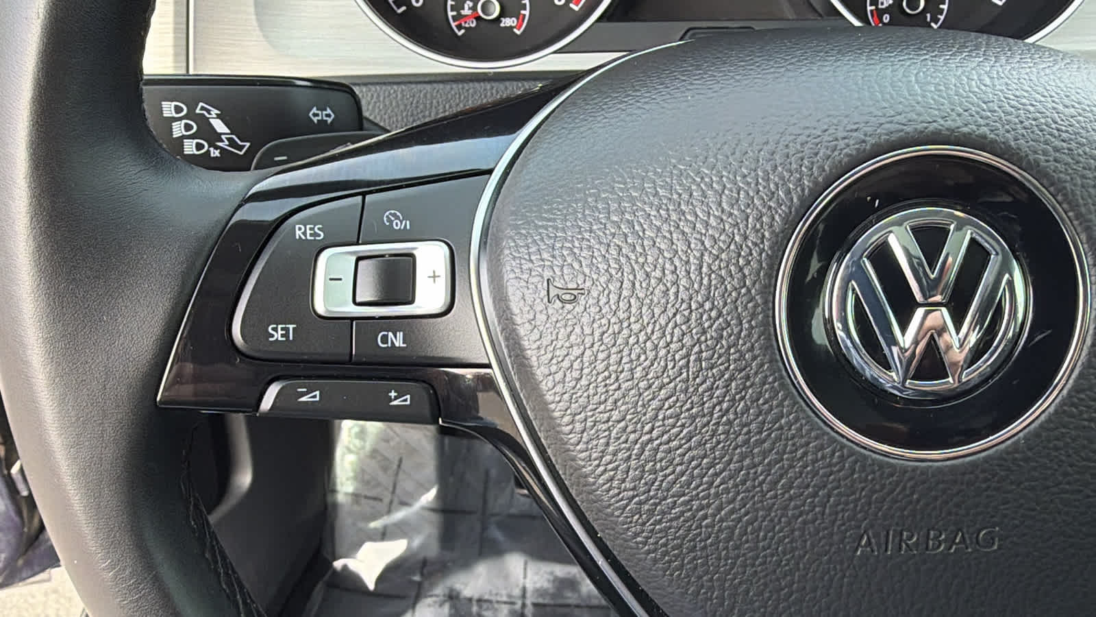 Thumbnail: 2016 Volkswagen Golf - 19