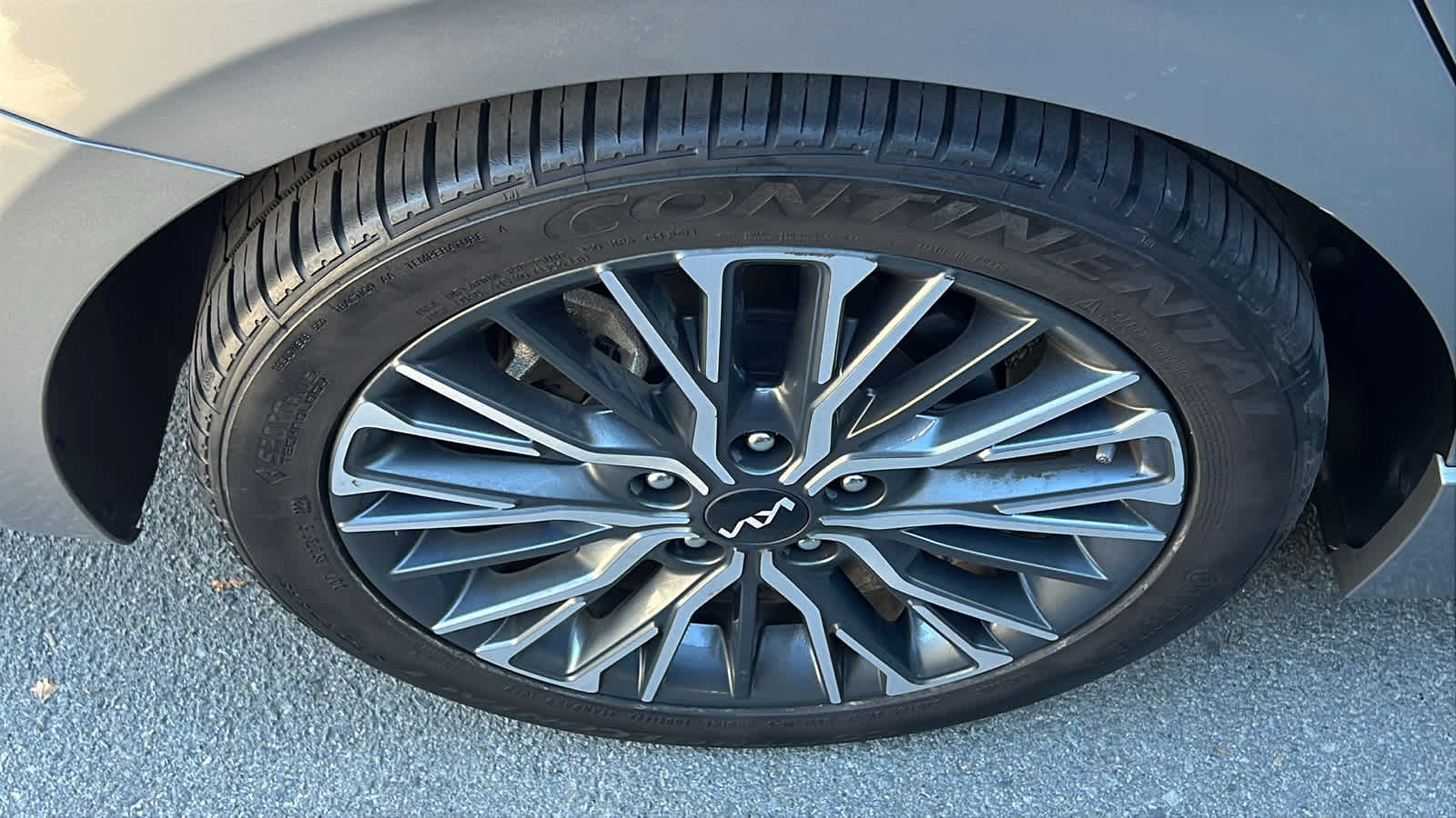 Thumbnail: 2023 Kia Forte - 17