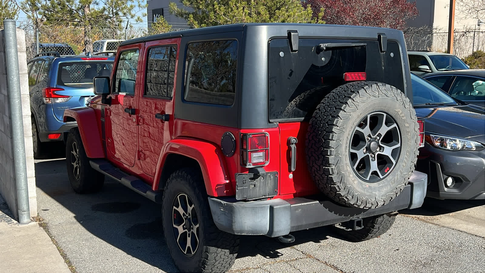 Thumbnail: 2017 Jeep Wrangler - 14