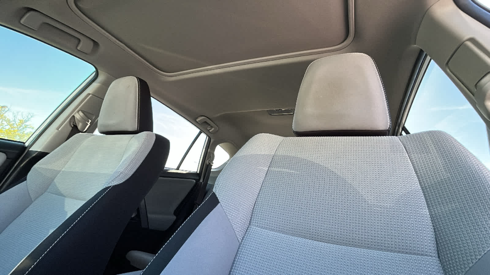 Thumbnail: 2017 Toyota RAV4 - 10