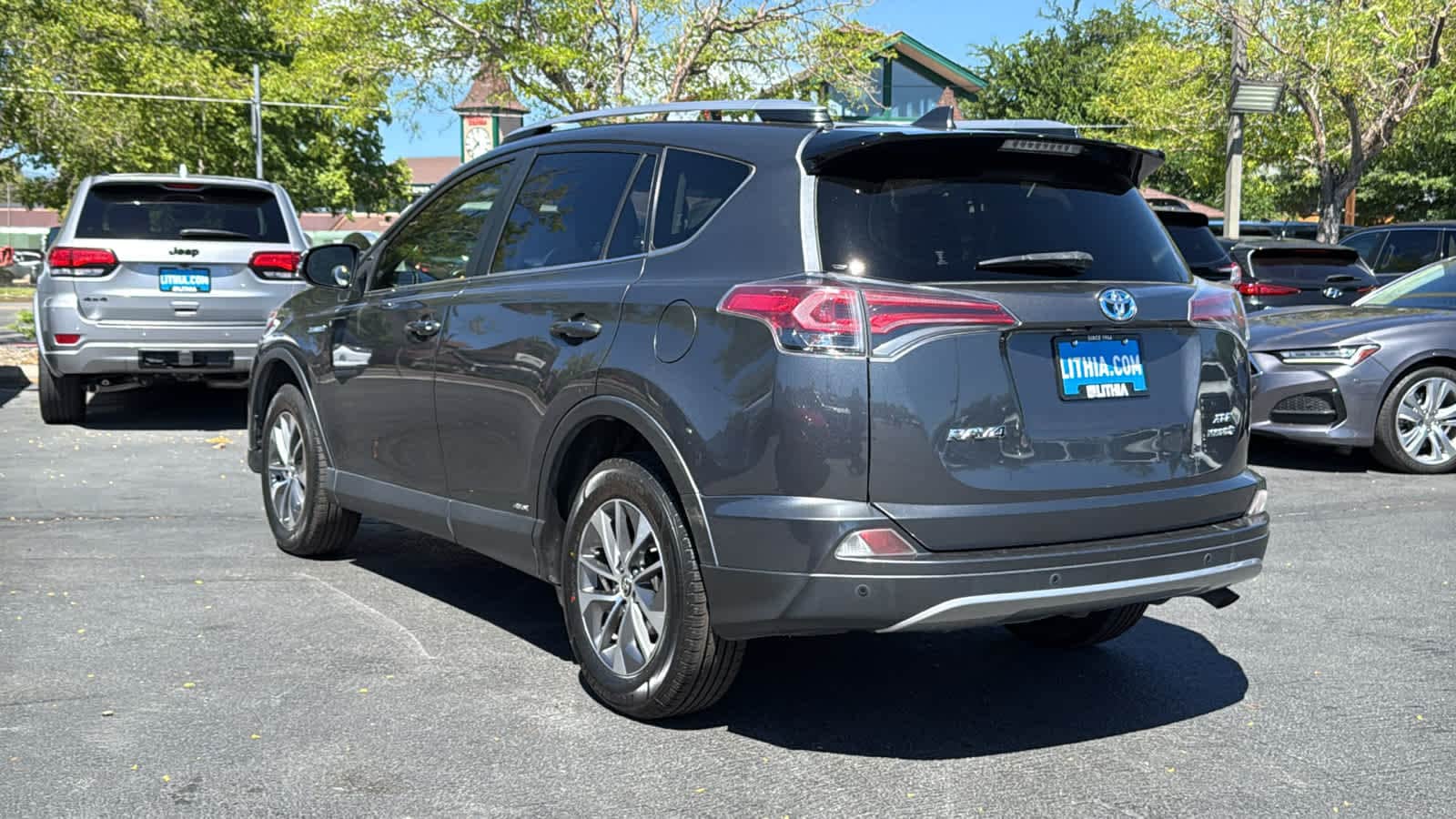 Thumbnail: 2017 Toyota RAV4 - 7