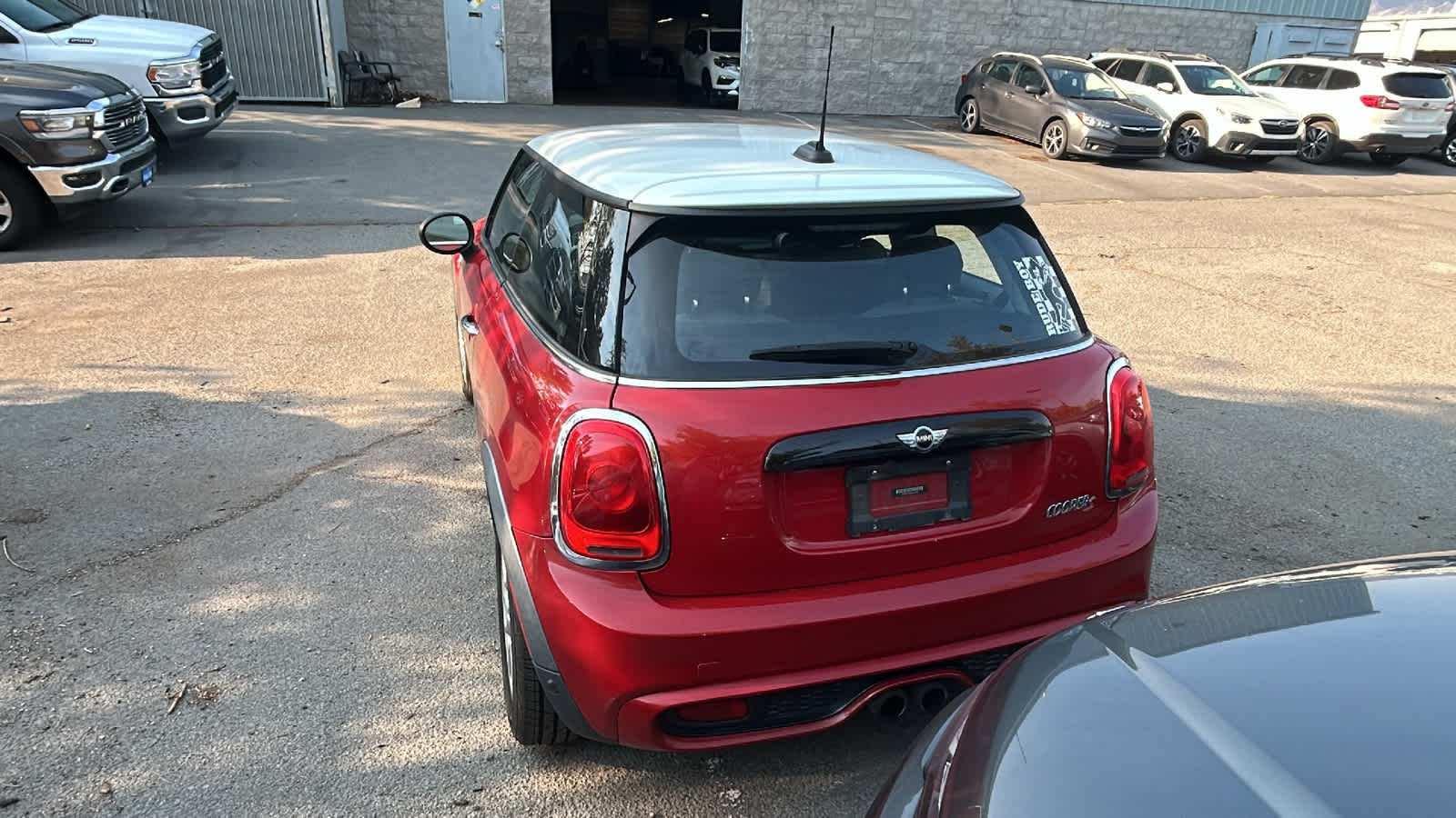 Thumbnail: 2017 MINI Cooper Hardtop - 11
